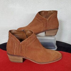 Vince Camuto Parrla Tan Suede Ankle Booties with Western Flair Size 9W